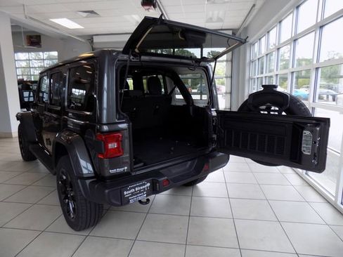 Certified 2025 Jeep Wrangler Unlimited Sahara AWD/4WD image 6