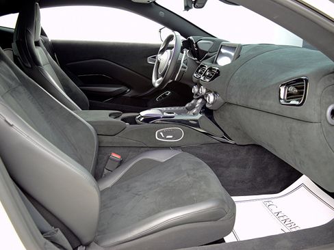 Used 2019 Aston Martin V8 Vantage Coupe image 30