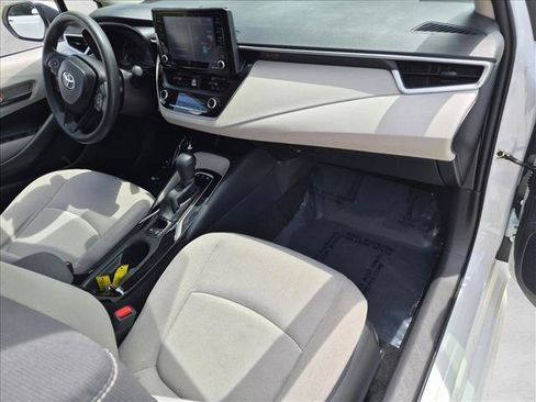 Used 2022 Toyota Corolla LE FWD image 18