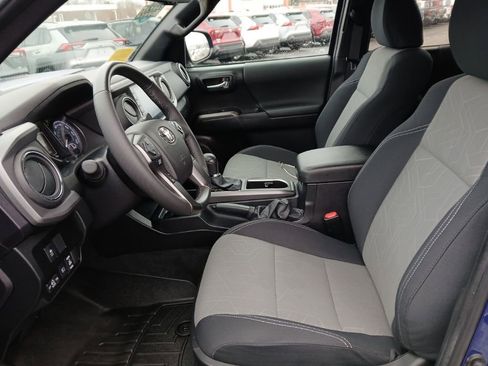 Certified 2022 Toyota Tacoma TRD Off-Road w/ Technology Package image 16