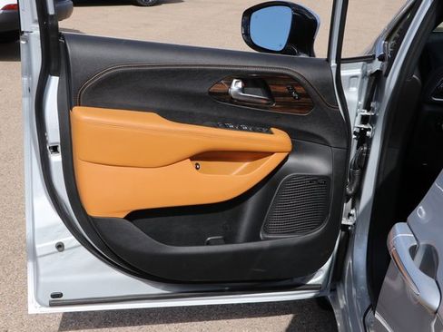 New 2023 Chrysler Pacifica Pinnacle image 10