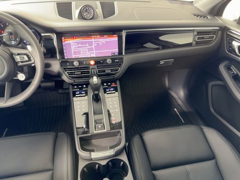 Used 2026 Porsche Macan image 28