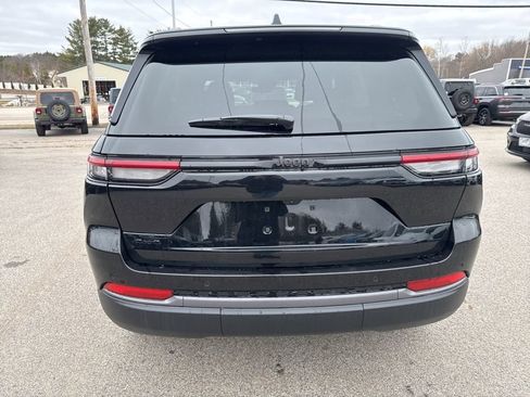 New 2026 Jeep Grand Cherokee Altitude image 4