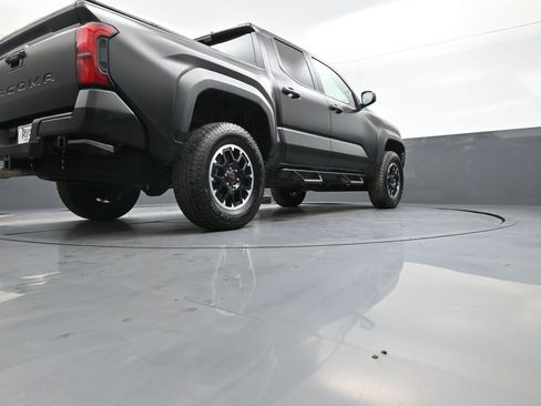 Certified 2025 Toyota Tacoma TRD Off-Road image 30