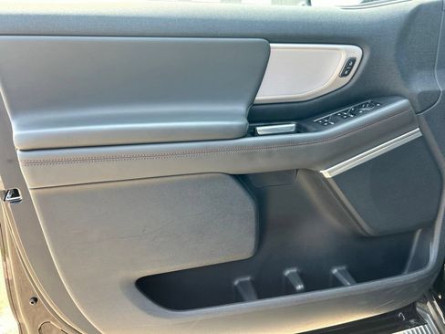 Used 2025 Ford Expedition Active AWD/4WD image 7