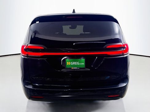 Used 2022 Chrysler Pacifica Touring-L w/ S Appearance Package image 34