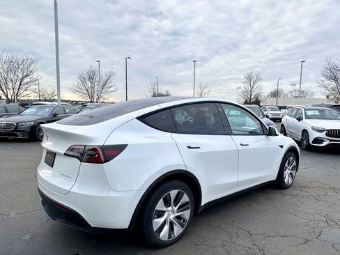 Used 2023 Tesla Model Y Long Range image 10