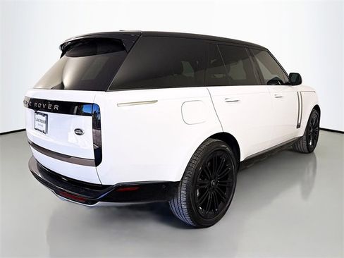 Certified 2023 Land Rover Range Rover SE image 5