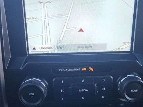 Used 2017 Ford F150 XLT w/ Equipment Group 302A Luxury image 4