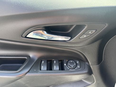 Used 2023 Chevrolet Equinox LT w/ LPO, Floor Liner Package AWD/4WD image 18