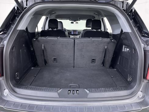 Used 2022 Ford Explorer XLT w/ Equipment Group 202A AWD/4WD image 21