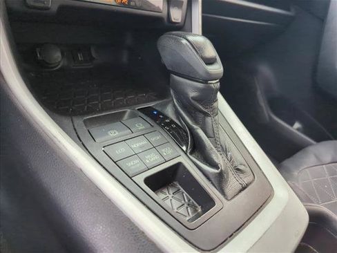 Used 2021 Toyota RAV4 XLE AWD/4WD image 18