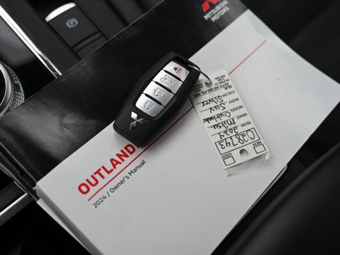 Used 2024 Mitsubishi Outlander SE Black Edition image 29