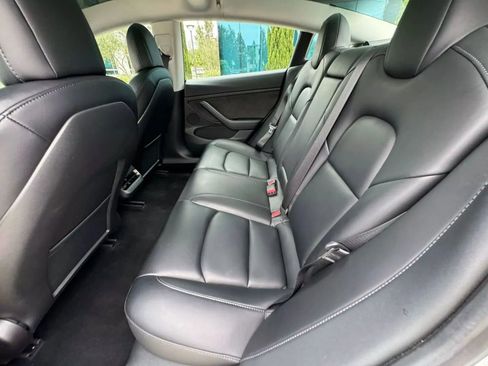 Used 2023 Tesla Model 3 Standard Range RWD image 9