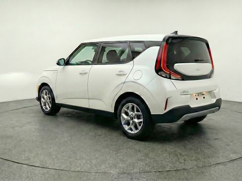 Used 2025 Kia Soul LX w/ LX Technology Package FWD image 6