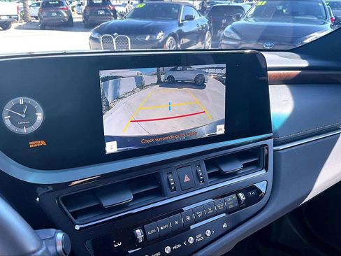 Used 2024 Lexus ES 300h w/ Premium Package image 27