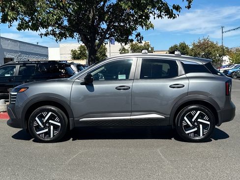 Used 2026 Nissan Kicks SV w/ SV Premium Package FWD image 7