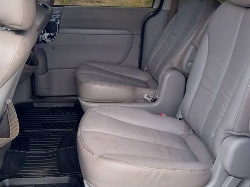 Used 2010 Kia Sedona EX w/ Luxury Pkg FWD image 11