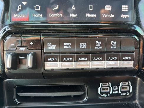 Used 2023 RAM 2500 Limited AWD/4WD image 49