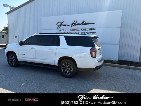 Used 2023 Chevrolet Suburban Z71 w/ Luxury Package AWD/4WD image 3