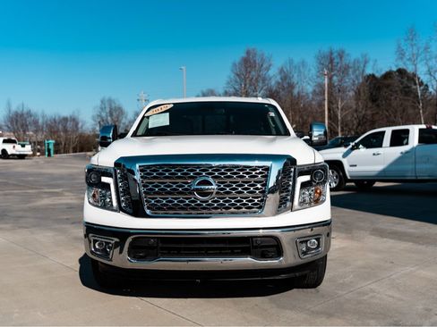 Used 2019 Nissan Titan SL w/ Chrome Package image 2