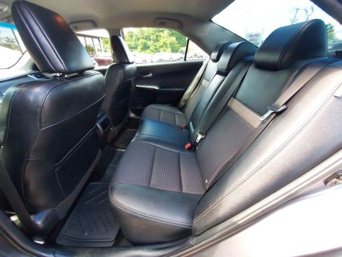 Used 2014 Toyota Camry SE FWD image 9