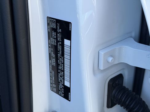 Certified 2022 Volvo S60 B5 Momentum w/ Premium Package image 34