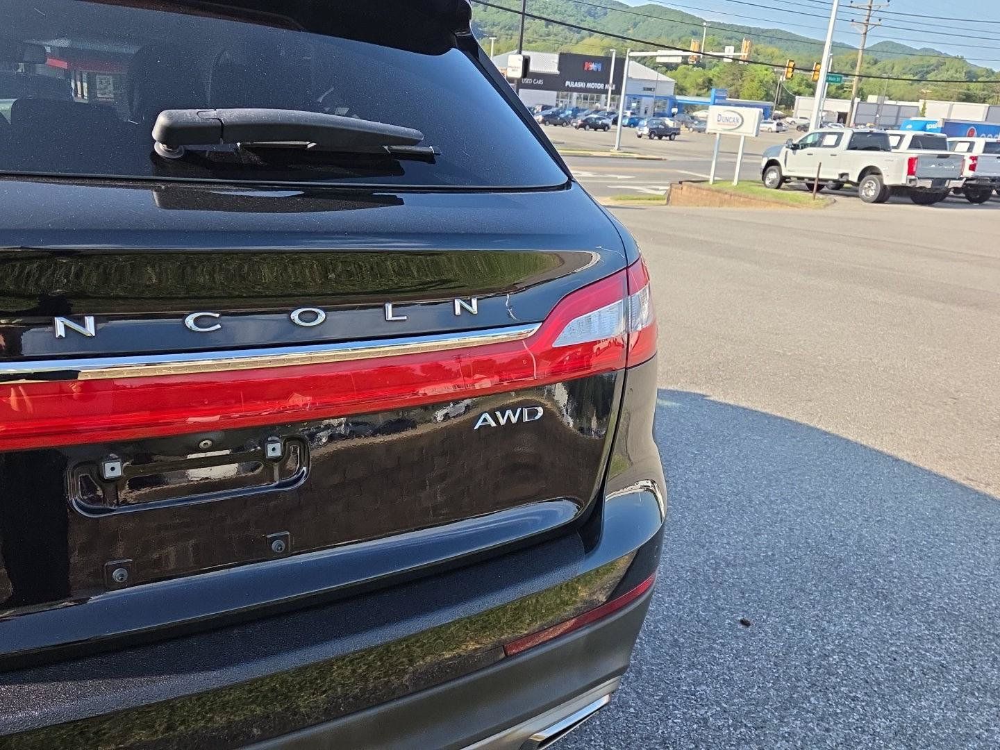 Used 2018 Lincoln MKX Select w/ Select Plus Package AWD/4WD image 4