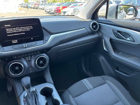 Used 2025 Chevrolet Blazer LT FWD image 32