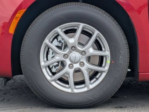 New 2027 Chrysler Pacifica Select FWD image 10