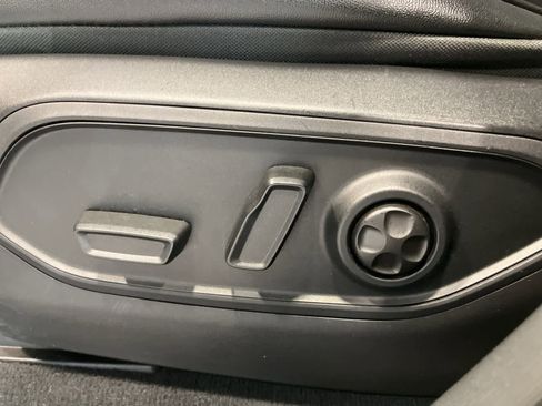 Used 2023 Jeep Grand Cherokee Limited image 11