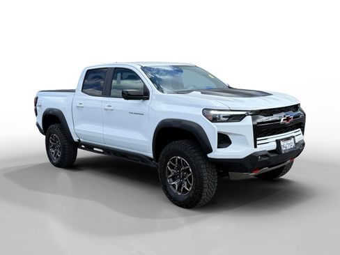 Used 2024 Chevrolet Colorado ZR2 w/ Technology Package AWD/4WD image 7