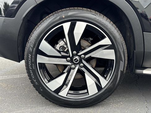 Certified 2024 Volvo XC40 B5 Ultimate w/ Protection Package Premier image 27