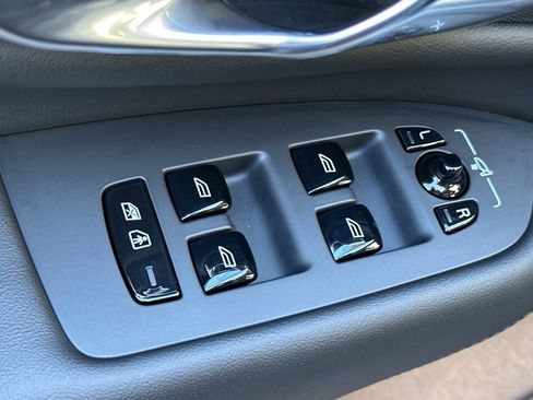 Used 2025 Volvo XC90 T8 Core w/ Climate Package image 15