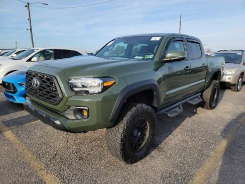 Used 2022 Toyota Tacoma TRD Off-Road image 2