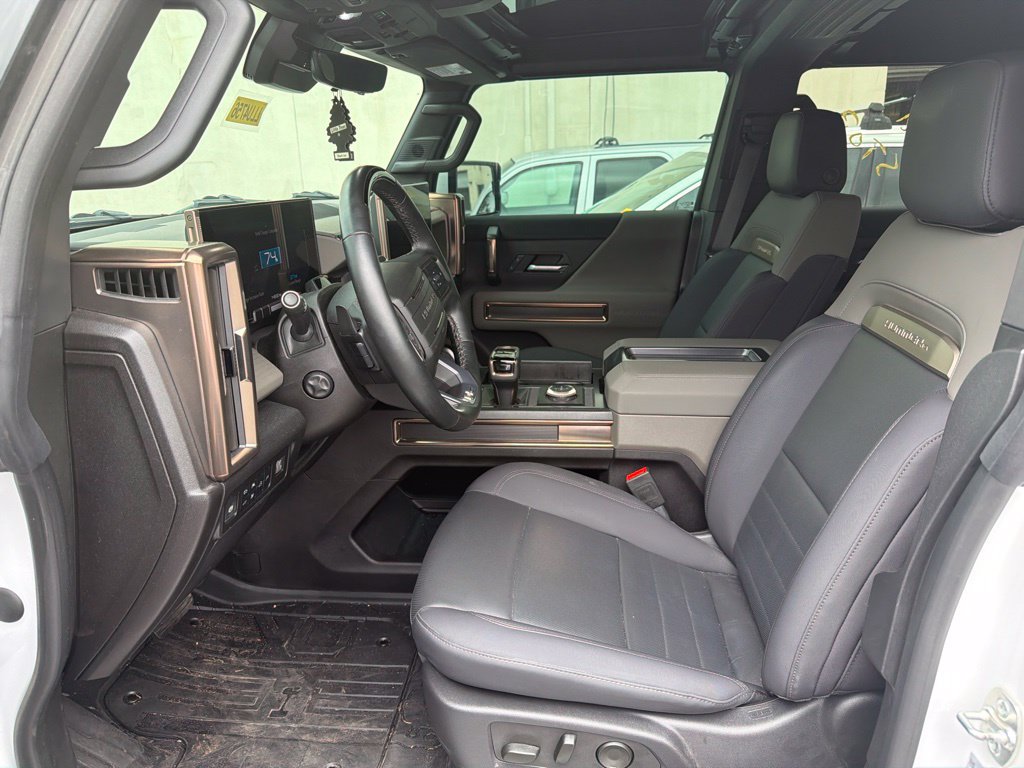 Used 2025 GMC Hummer EV 2X w/ LPO, Dark Essentials Package AWD/4WD image 5
