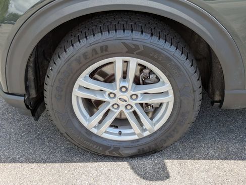 Used 2024 Ford Explorer XLT AWD/4WD image 24