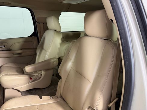 Used 2013 Cadillac Escalade ESV Luxury RWD image 20