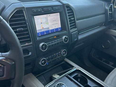 Used 2021 Ford Expedition Limited image 11