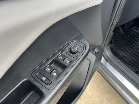 Used 2022 Volkswagen Taos SE w/ Panoramic Sunroof Package image 14