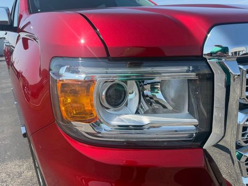 Used 2022 GMC Canyon Denali RWD image 6