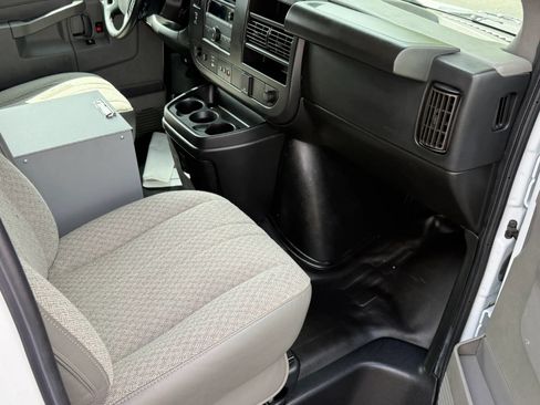 Used 2022 Chevrolet Express 2500 w/ Driver Convenience Package RWD image 13