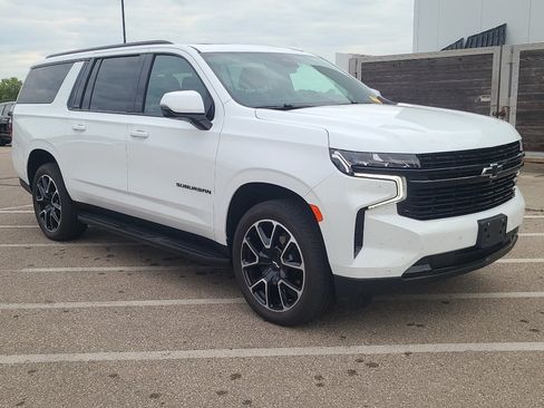 Used 2024 Chevrolet Suburban RST w/ Luxury Package AWD/4WD image 8
