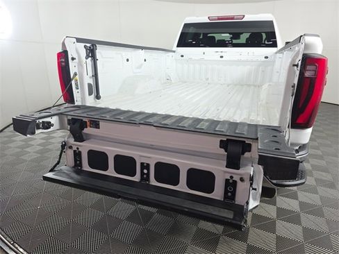 Certified 2025 GMC Sierra 3500 SLT w/ X31 Off-Road Package image 10