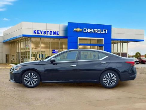 Used 2025 Nissan Altima 2.5 SV FWD image 4