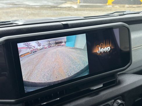 Used 2025 Jeep Wrangler Sport S image 17