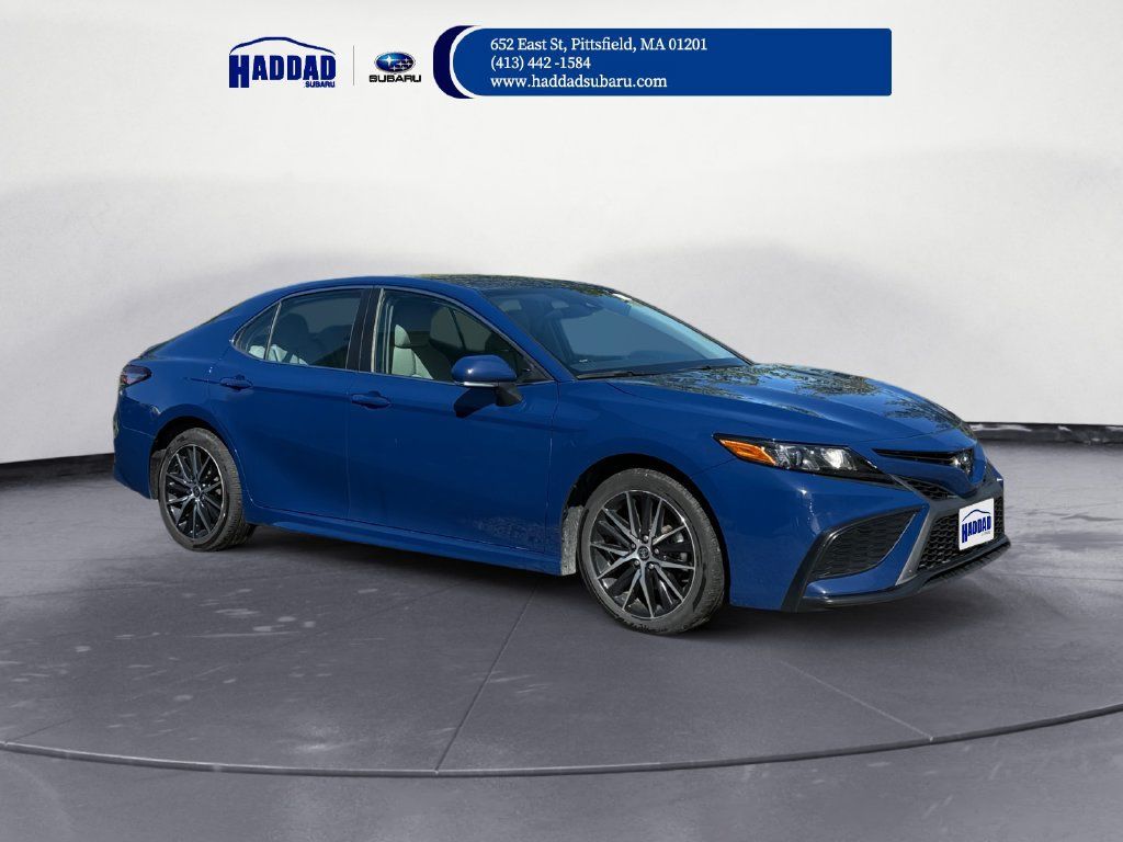 Used 2024 Toyota Camry SE w/ Cold Weather Package AWD/4WD image 7
