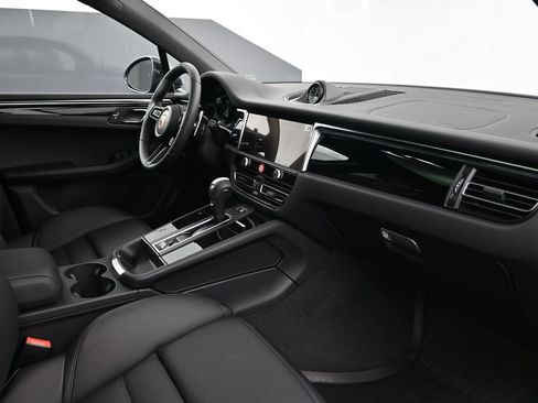Used 2026 Porsche Macan AWD/4WD image 14
