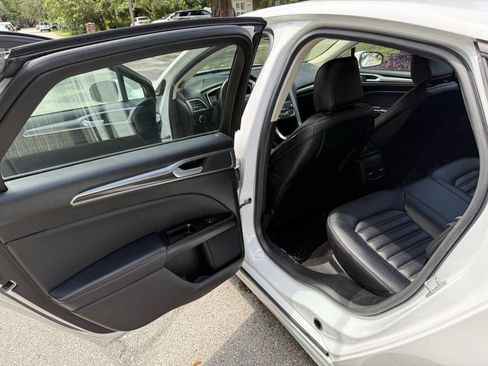 Used 2020 Ford Fusion SEL FWD image 11