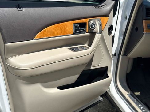 Used 2014 Lincoln MKX FWD w/ Equipment Group 102A image 17
